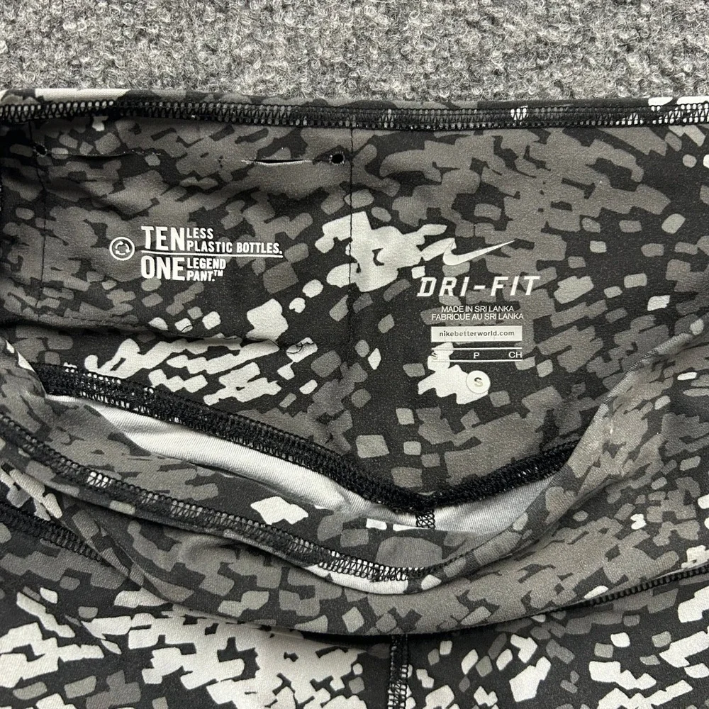 Nike Leggings Womens Size S Gray Black Digital Camo Dri-Fit Legend Tight